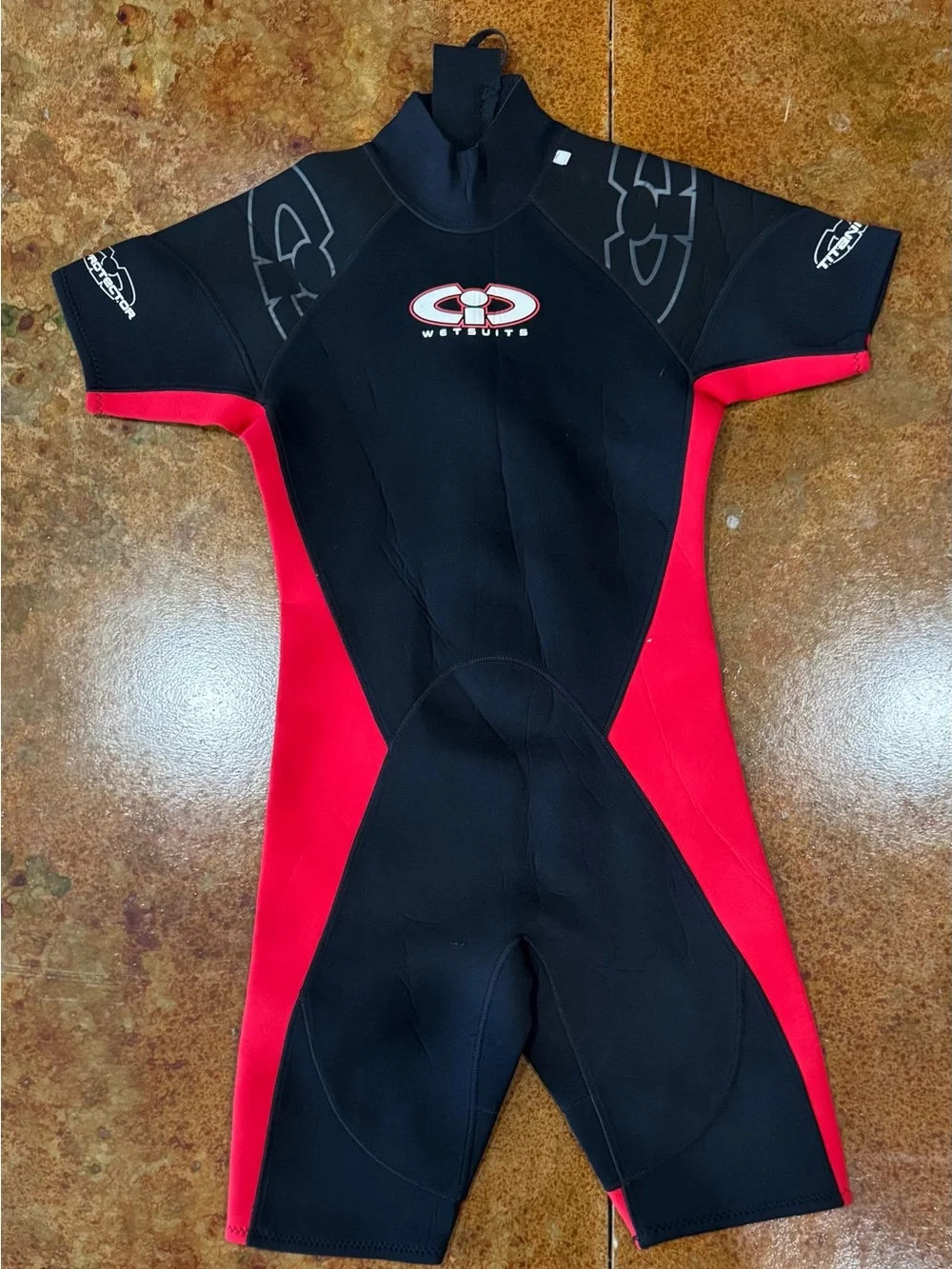 TWF International Ltd. Short Sleeve Wetsuit - Black & Red